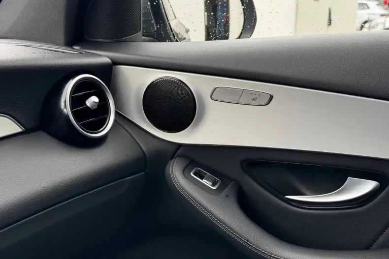 Mercedes-Benz GLC 300 din 2020 cu 83.240 km - oferta MER117876 - foto 14