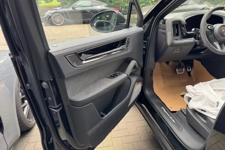 Porsche Cayenne din 2025 cu 10 km - oferta POR117878 - foto 8