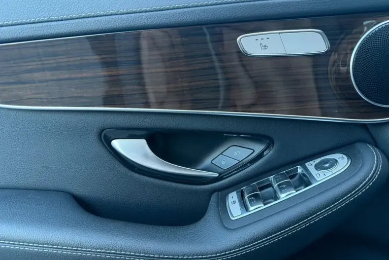 Mercedes-Benz GLC 300 din 2020 cu 80.700 km - oferta MER117886 - foto 10