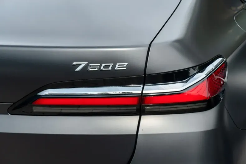 BMW 750 din 2023 cu 46.100 km - oferta BMW117896 - foto 12