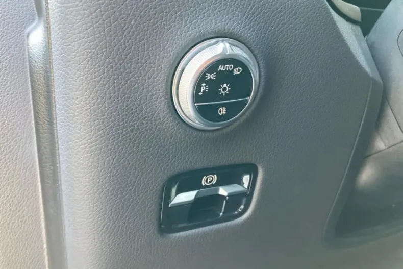 Mercedes-Benz GLC 200 din 2023 cu 37.498 km - oferta MER117918 - foto 18