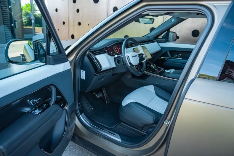 Land Rover Range Rover Sport din 2024 cu 18.381 km - oferta LAN117923 - foto 17