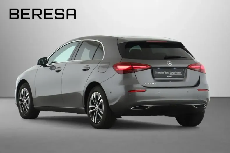 Mercedes-Benz A 250 din 2024 cu 4.200 km - oferta MER117926 - foto 3