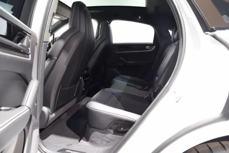 Porsche Cayenne din 2025 cu 20 km - oferta POR118023 - foto 8