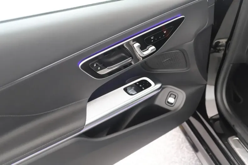 Mercedes-Benz CLE 200 din 2023 cu 24.748 km - oferta MER118037 - foto 6