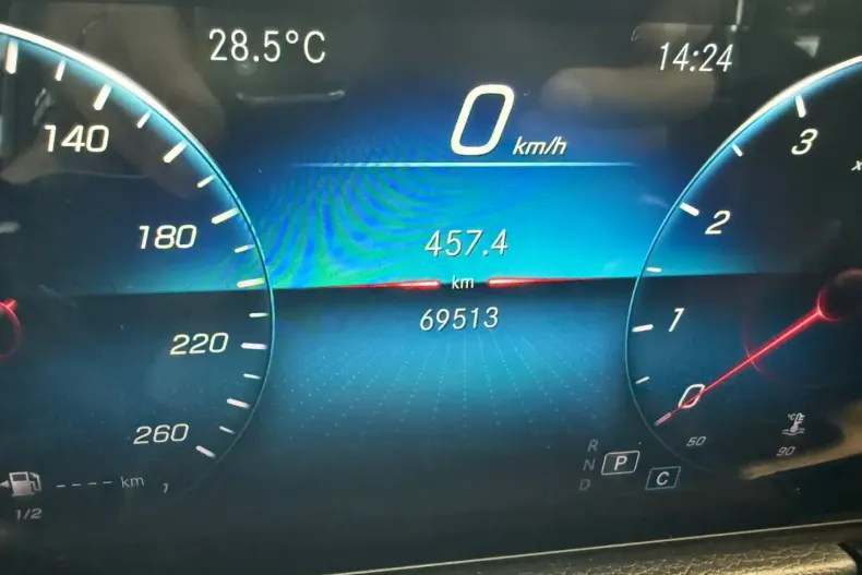 Mercedes-Benz GLB 200 din 2022 cu 69.357 km - oferta MER118084 - foto 13