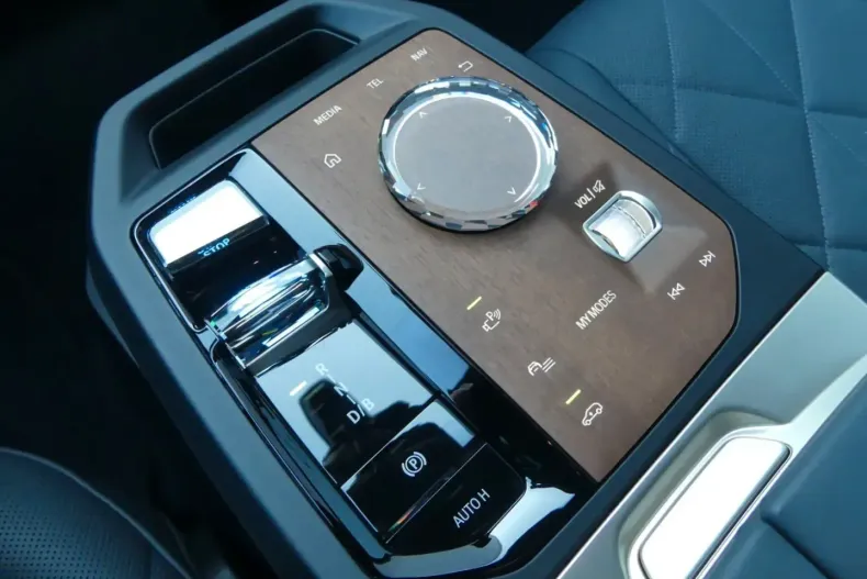 BMW iX din 2022 cu 39.936 km - oferta BMW118126 - foto 18