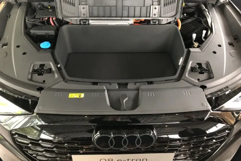 Audi Q8 e-tron din 2023 cu 17.900 km - oferta AUD118138 - foto 7