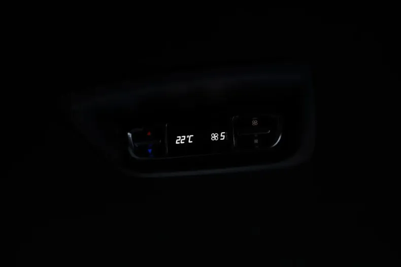 Mercedes-Benz V 300 din 2025 cu 40 km - oferta MER118155 - foto 25