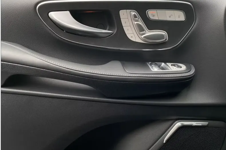 Mercedes-Benz V 300 din 2025 cu 8.000 km - oferta MER118166 - foto 4