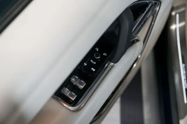 Land Rover Range Rover din 2023 cu 7.724 km - oferta LAN118167 - foto 29