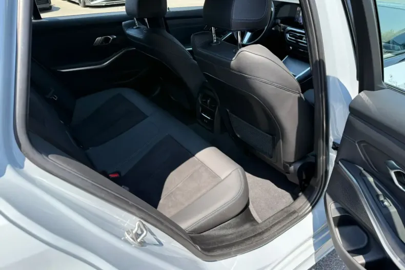 BMW 330 din 2023 cu 24.842 km - oferta BMW118195 - foto 15