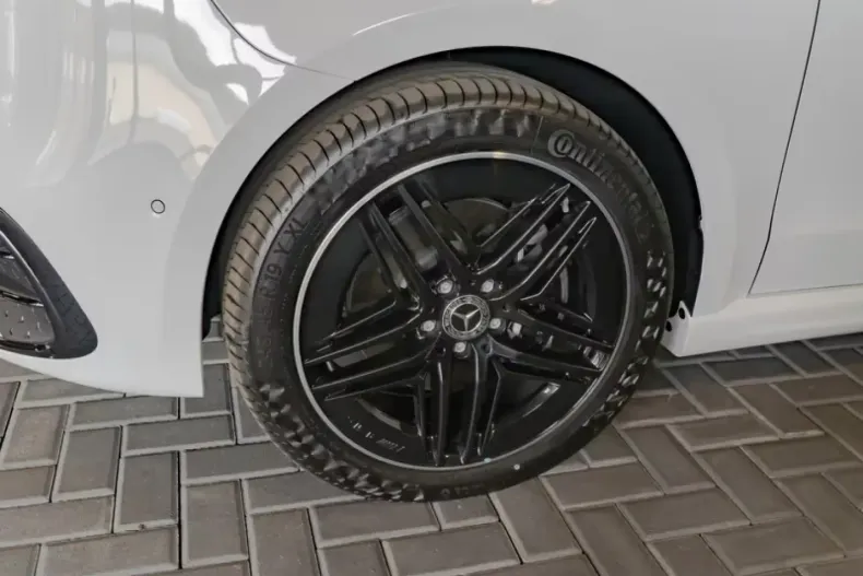 Mercedes-Benz V 300 din 2025 cu 1.680 km - oferta MER118198 - foto 4