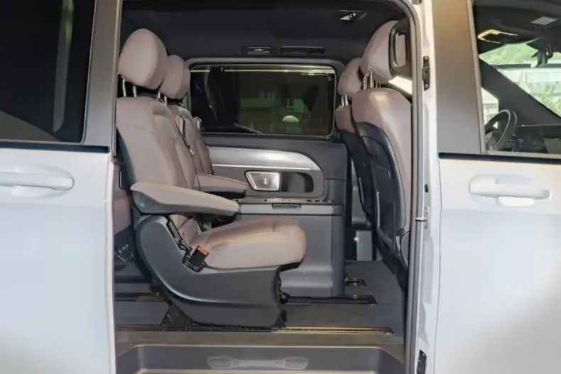 Mercedes-Benz V 300 din 2025 cu 1.680 km - oferta MER118198 - foto 7