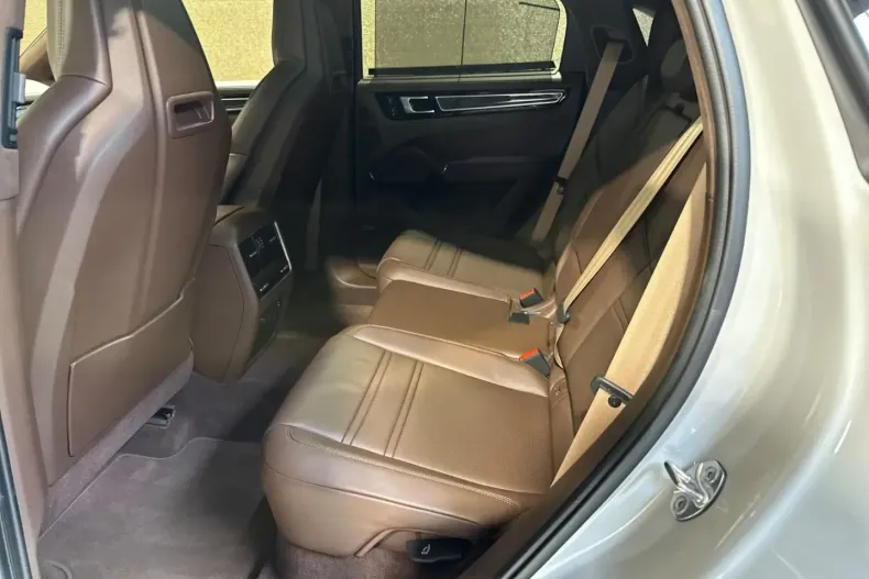 Porsche Cayenne din 2024 cu 15.100 km - oferta POR118204 - foto 9