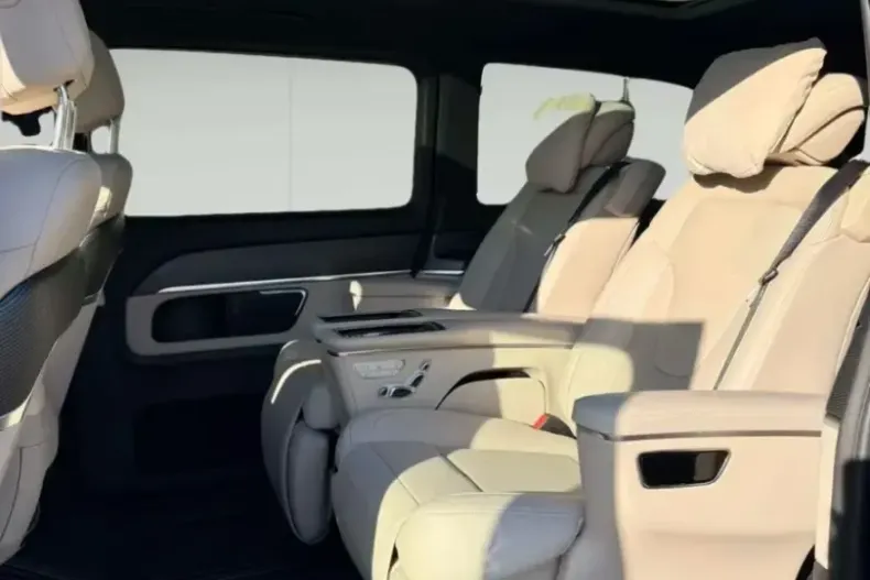 Mercedes-Benz V 300 din 2024 cu 7.000 km - oferta MER118207 - foto 6