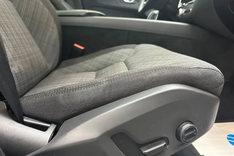 Volvo XC60 din 2023 cu 99.800 km - oferta VOL118223 - foto 9