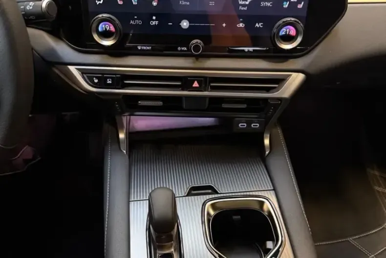 Lexus RX 500 din 2025 cu 10 km - oferta LEX118240 - foto 2