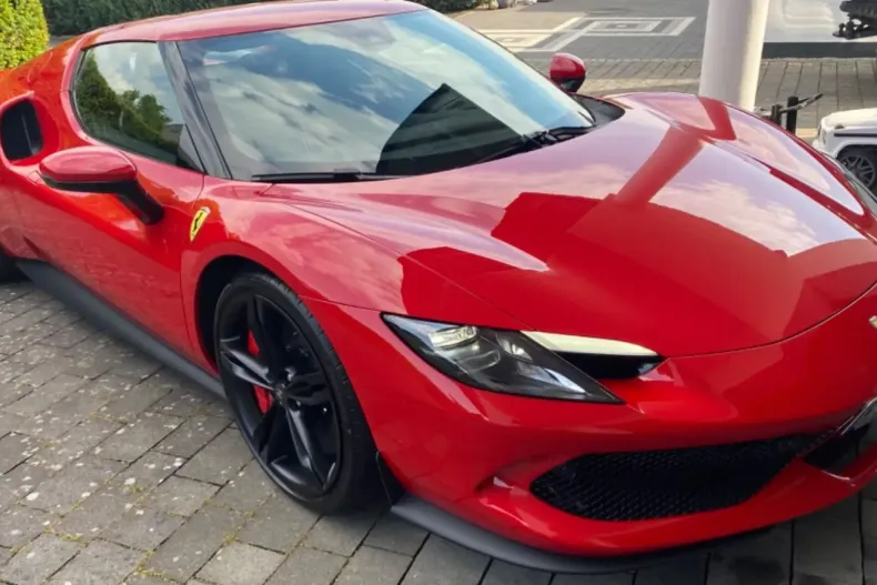 Ferrari 296 GTB din 2024 cu 1.800 km - oferta FER118281 - foto 1