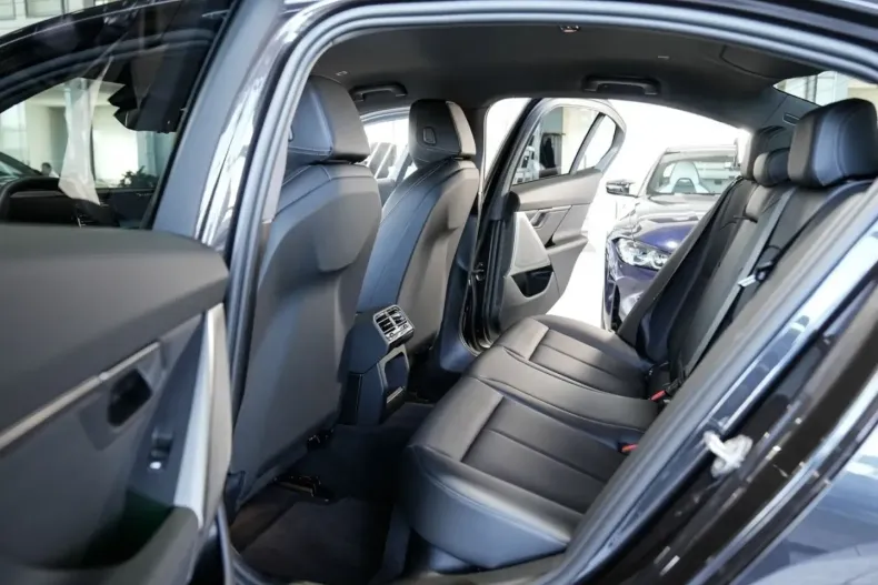 BMW 520 din 2024 cu 9.500 km - oferta BMW118286 - foto 22