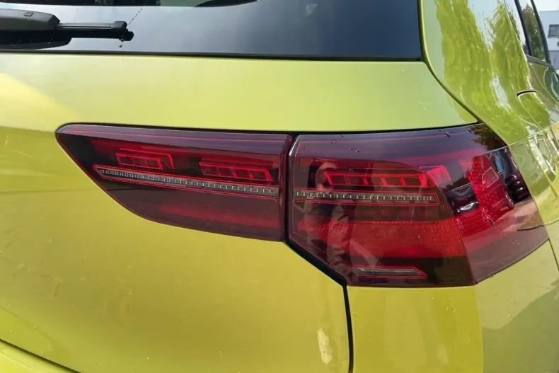 Volkswagen Golf din 2023 cu 19.935 km - oferta VOL118287 - foto 11