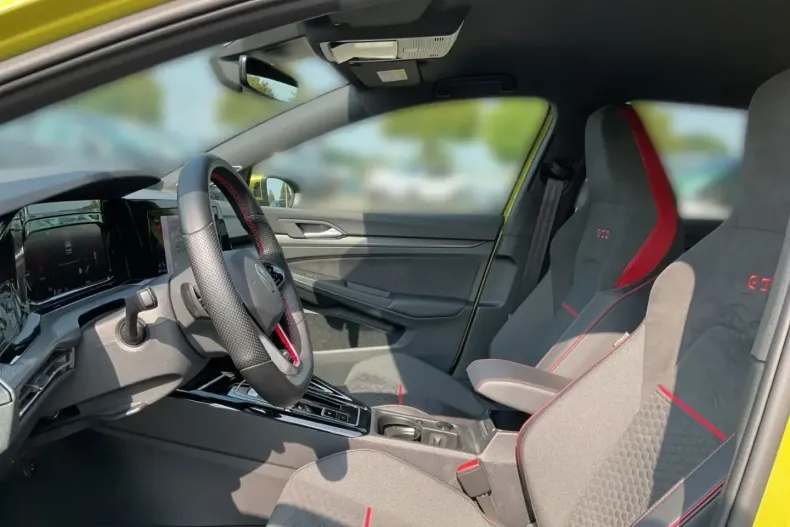 Volkswagen Golf din 2023 cu 19.935 km - oferta VOL118287 - foto 13