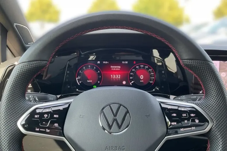 Volkswagen Golf din 2023 cu 19.935 km - oferta VOL118287 - foto 16