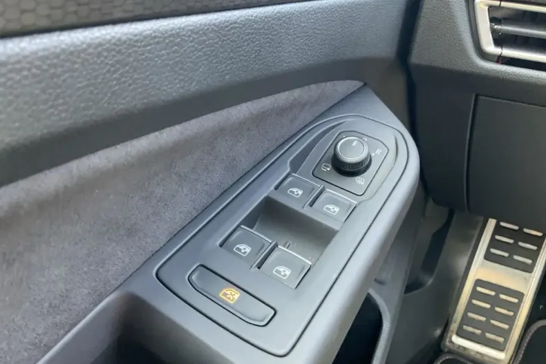 Volkswagen Golf din 2023 cu 19.935 km - oferta VOL118287 - foto 24