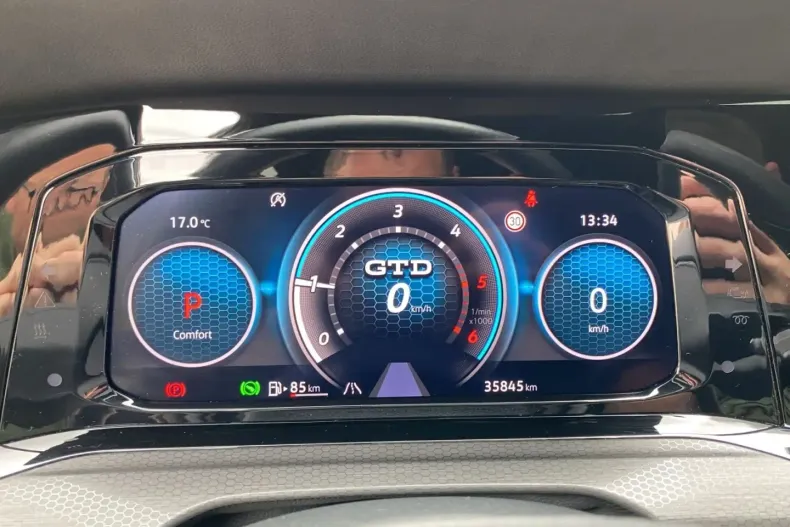 Volkswagen Golf din 2023 cu 35.820 km - oferta VOL118289 - foto 10