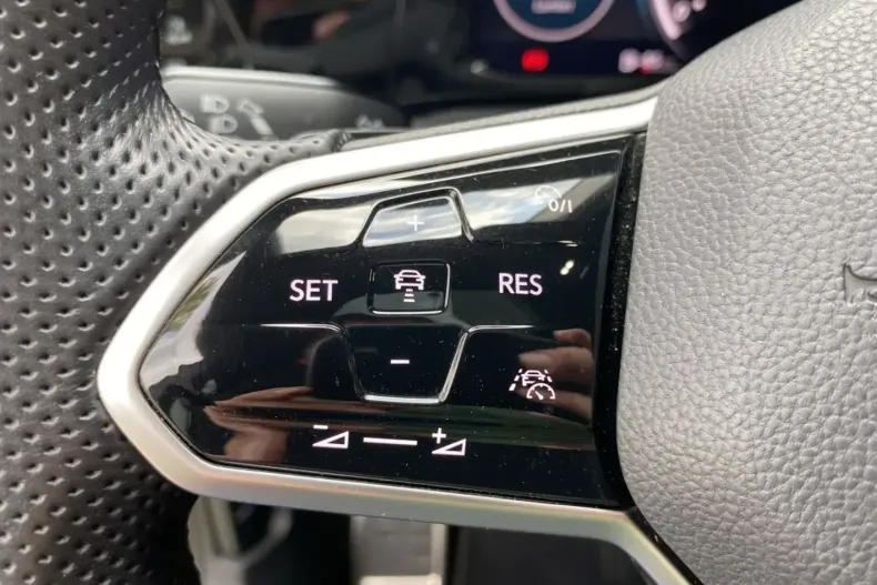 Volkswagen Golf din 2023 cu 35.820 km - oferta VOL118289 - foto 23