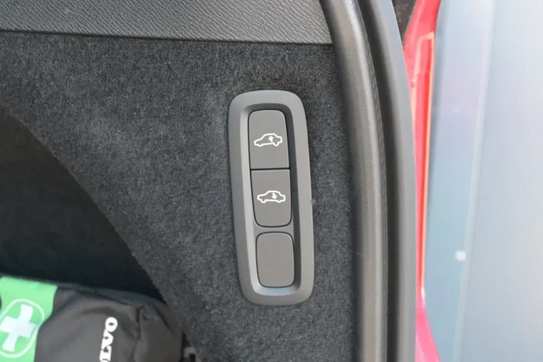 Volvo XC90 din 2023 cu 23.100 km - oferta VOL118295 - foto 17