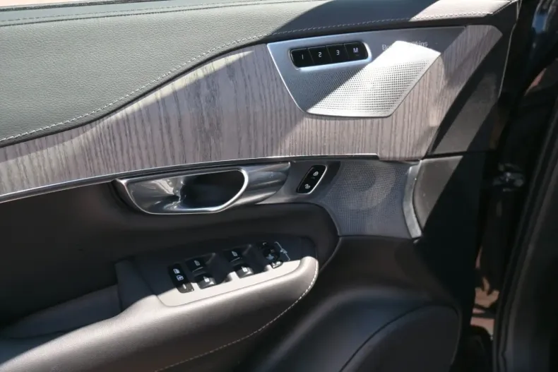 Volvo XC90 din 2023 cu 23.100 km - oferta VOL118295 - foto 25