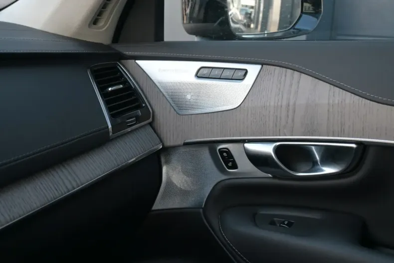 Volvo XC90 din 2023 cu 23.100 km - oferta VOL118295 - foto 26