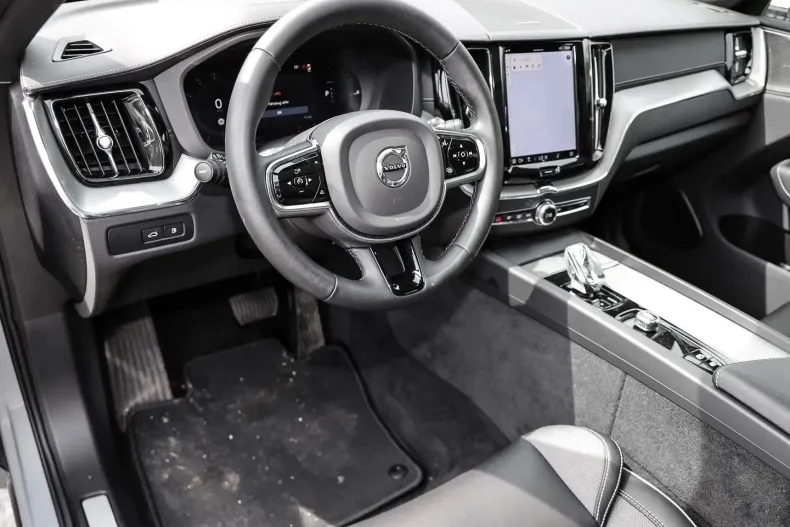 Volvo XC60 din 2023 cu 6.359 km - oferta VOL118326 - foto 3