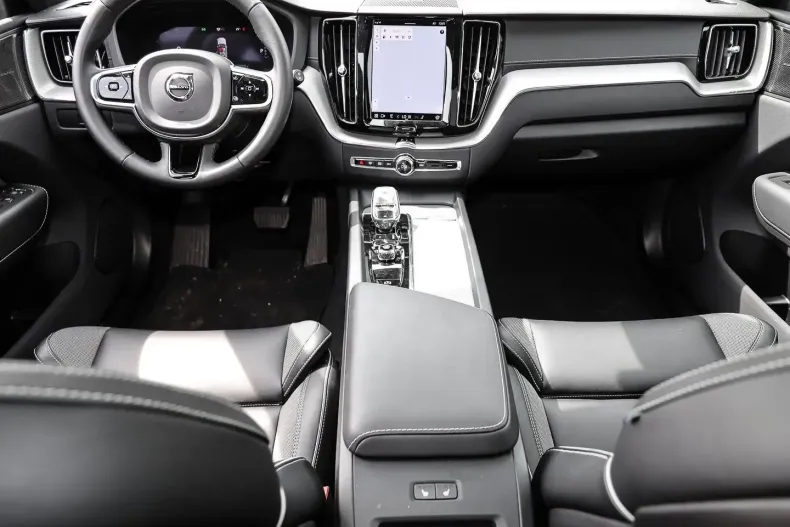 Volvo XC60 din 2023 cu 6.359 km - oferta VOL118326 - foto 4