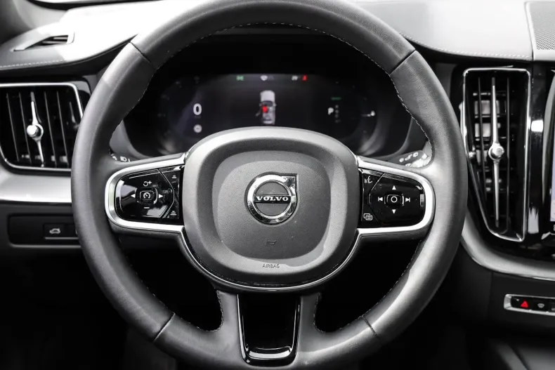 Volvo XC60 din 2023 cu 6.359 km - oferta VOL118326 - foto 5