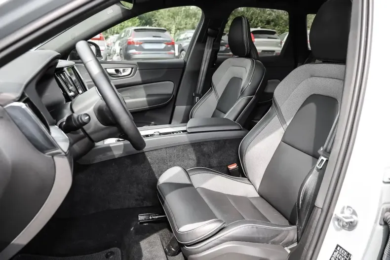 Volvo XC60 din 2023 cu 6.359 km - oferta VOL118326 - foto 6