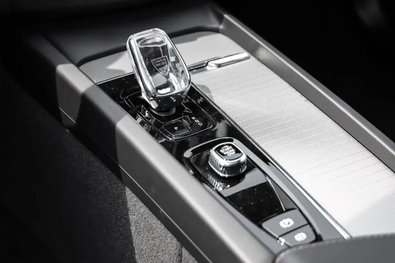 Volvo XC60 din 2023 cu 6.359 km - oferta VOL118326 - foto 11