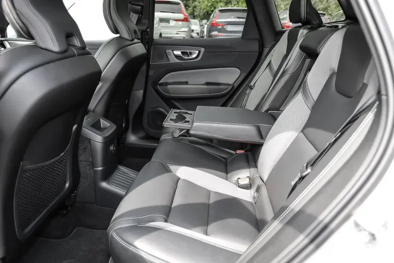 Volvo XC60 din 2023 cu 6.359 km - oferta VOL118326 - foto 13