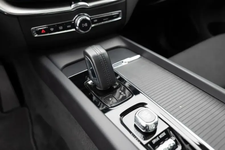 Volvo XC60 din 2020 cu 40.865 km - oferta VOL118328 - foto 19