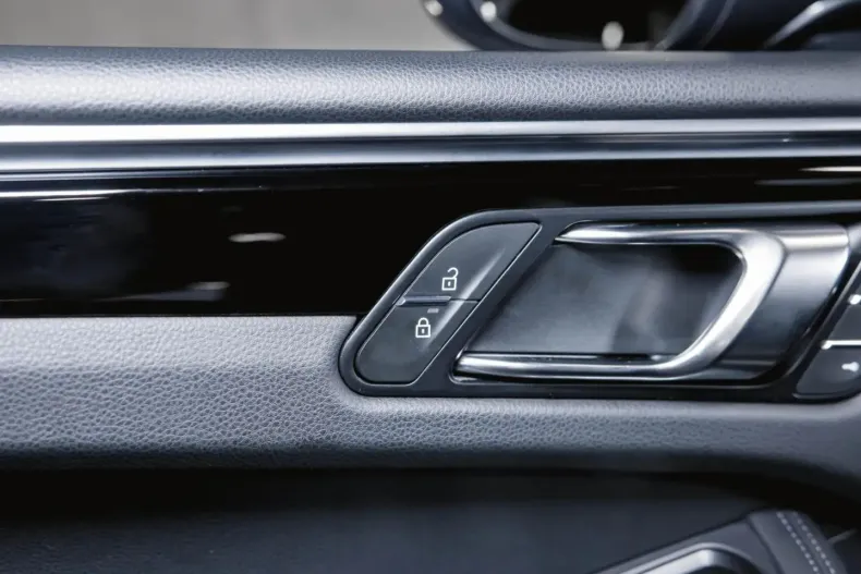 Porsche Macan din 2023 cu 35.200 km - oferta POR118350 - foto 24