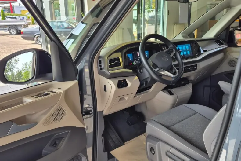 Volkswagen T7 Multivan din 2023 cu 30.983 km - oferta VOL118395 - foto 4