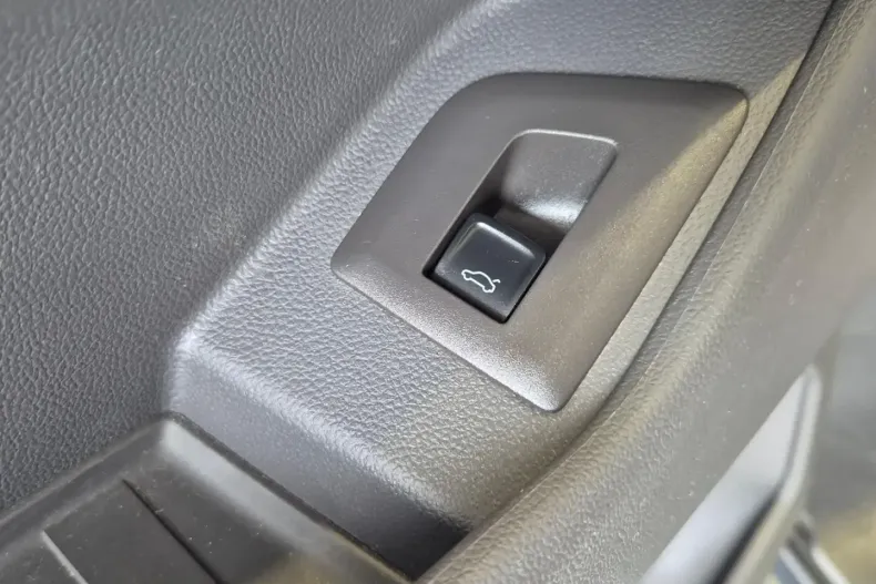 Volkswagen T7 Multivan din 2023 cu 30.983 km - oferta VOL118395 - foto 7