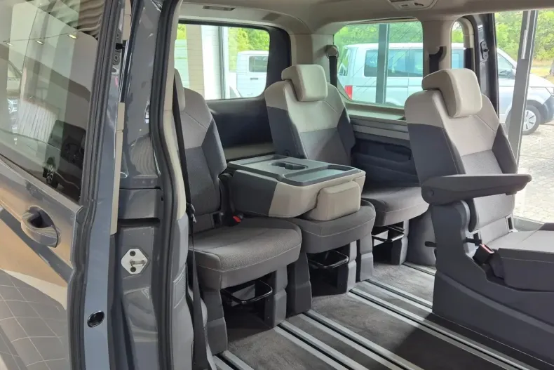 Volkswagen T7 Multivan din 2023 cu 30.983 km - oferta VOL118395 - foto 17