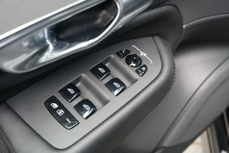 Volvo XC90 din 2023 cu 36.097 km - oferta VOL118400 - foto 34