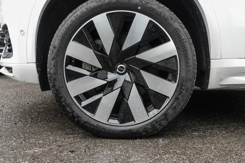 Volvo XC90 din 2024 cu 13.551 km - oferta VOL118401 - foto 3