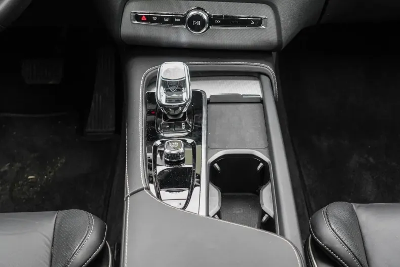 Volvo XC90 din 2024 cu 13.551 km - oferta VOL118401 - foto 11