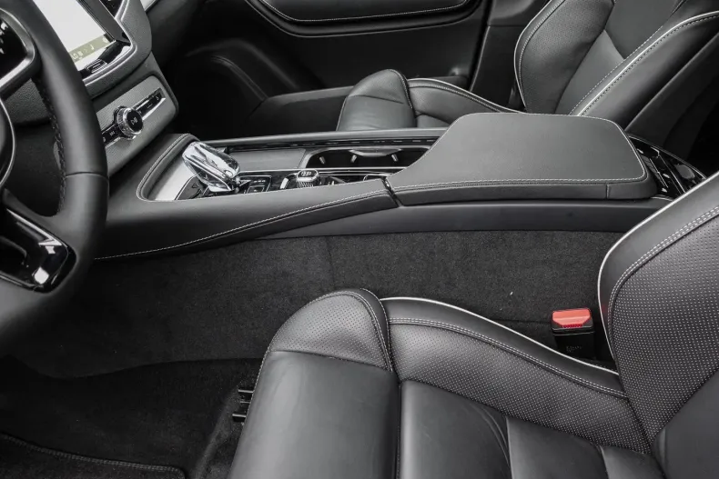 Volvo XC90 din 2024 cu 13.551 km - oferta VOL118401 - foto 12