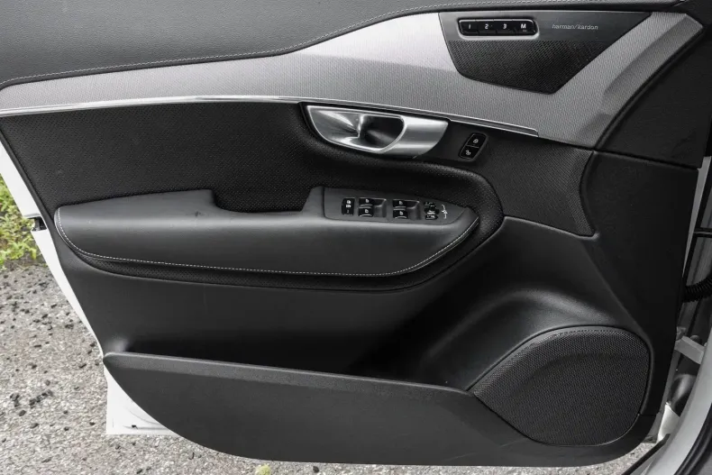 Volvo XC90 din 2024 cu 13.551 km - oferta VOL118401 - foto 14