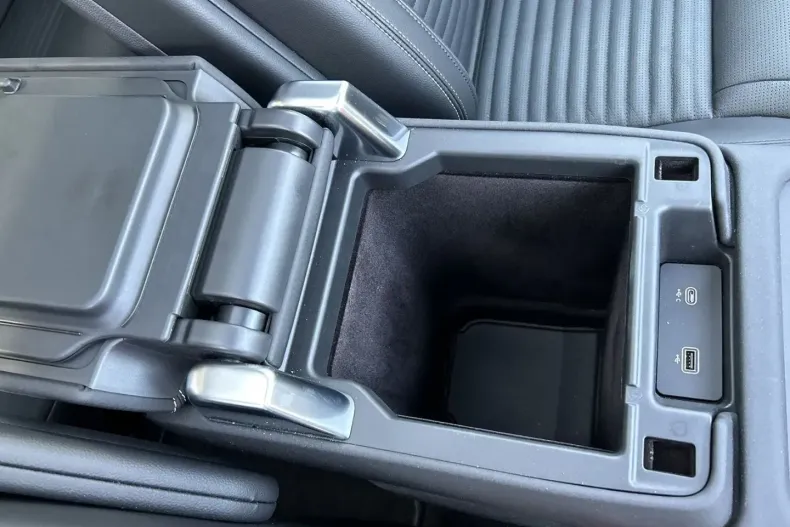 Land Rover Discovery din 2023 cu 9.000 km - oferta LAN118417 - foto 15